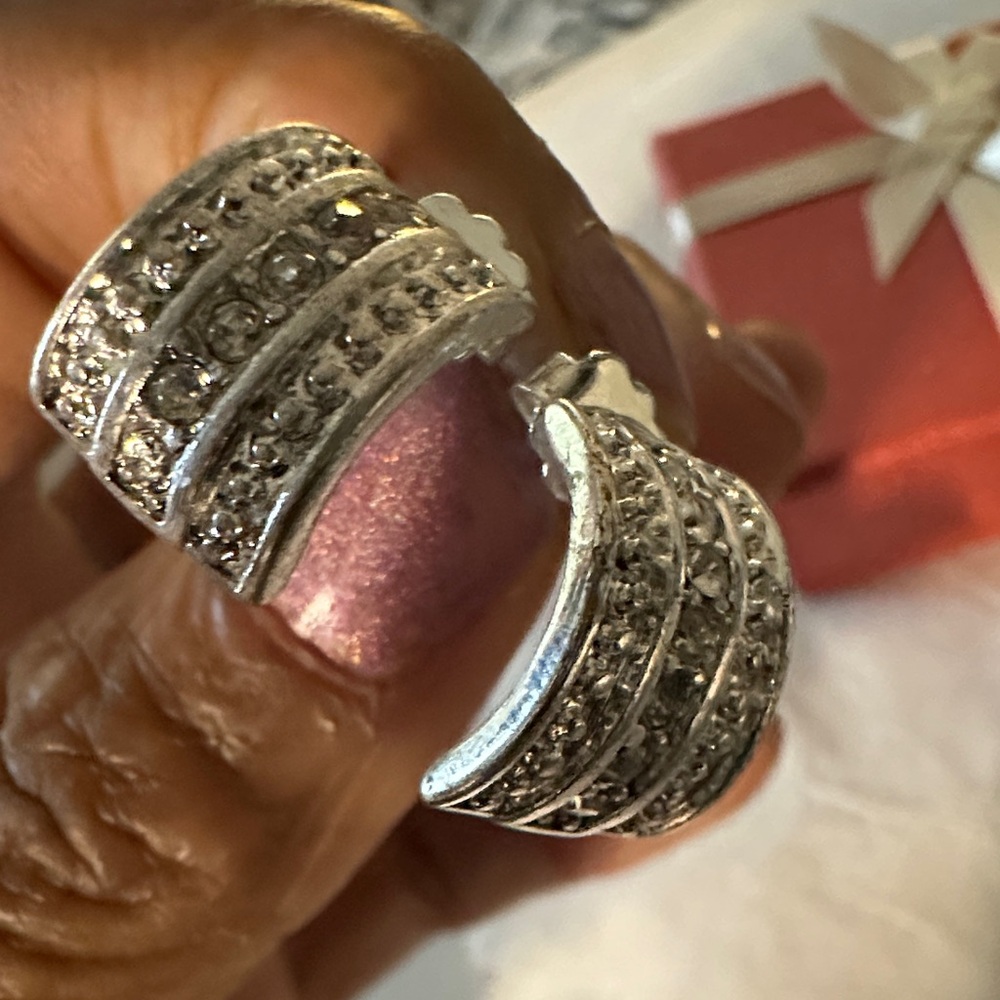 Avon vinegar day to night Earrings - Picture 6 of 10